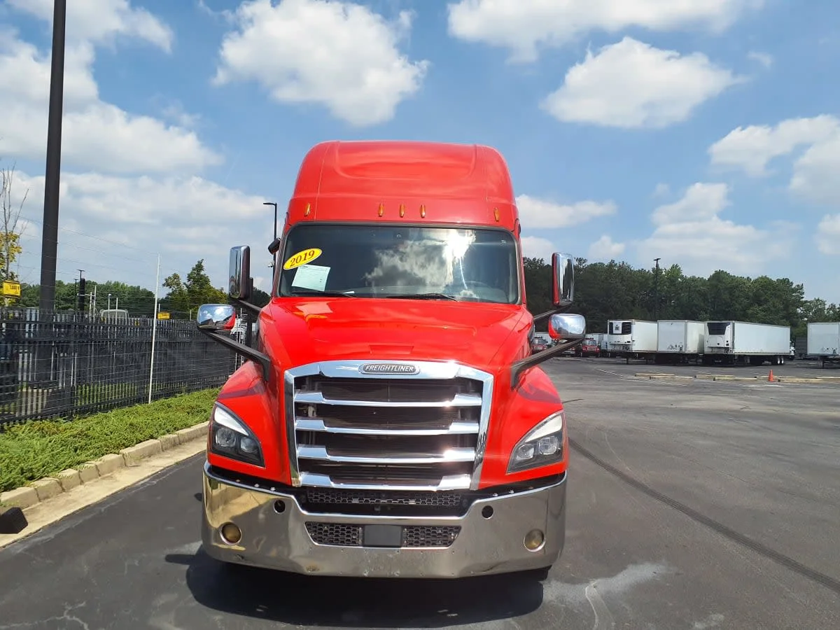 2019 Freightliner Cascadia in Atlanta, GA — photo 2