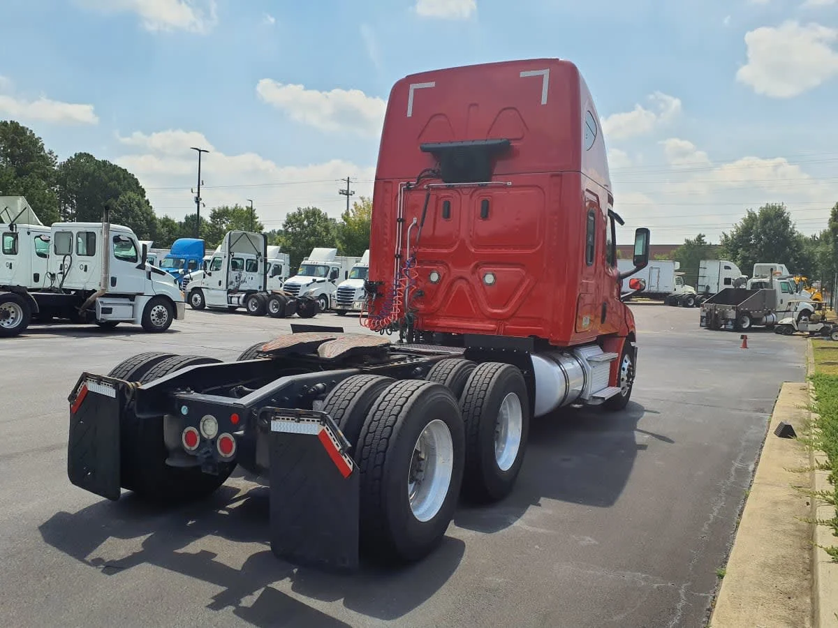 2019 Freightliner Cascadia in Atlanta, GA — photo 6