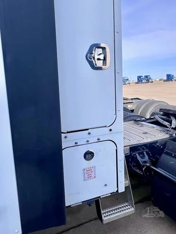 2023 Peterbilt 579 in Location: Omaha, NE — photo 5