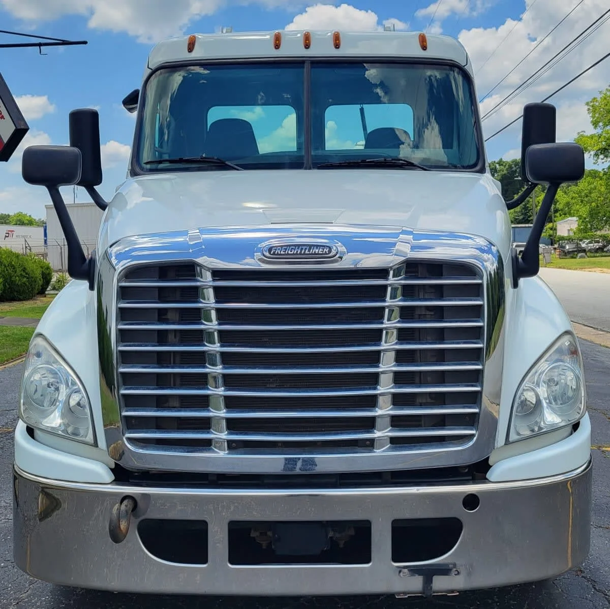 2018 Freightliner Cascadia in Jacksonville, FL — photo 2