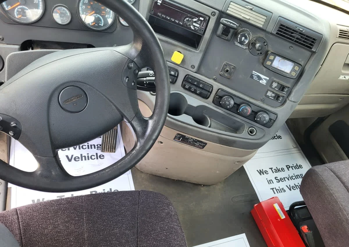 2018 Freightliner Cascadia in Jacksonville, FL — photo 11