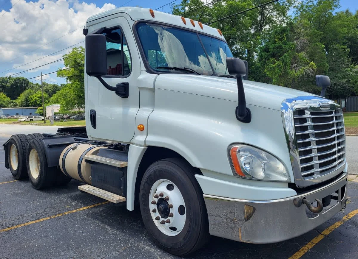 2018 Freightliner Cascadia in Jacksonville, FL — photo 7