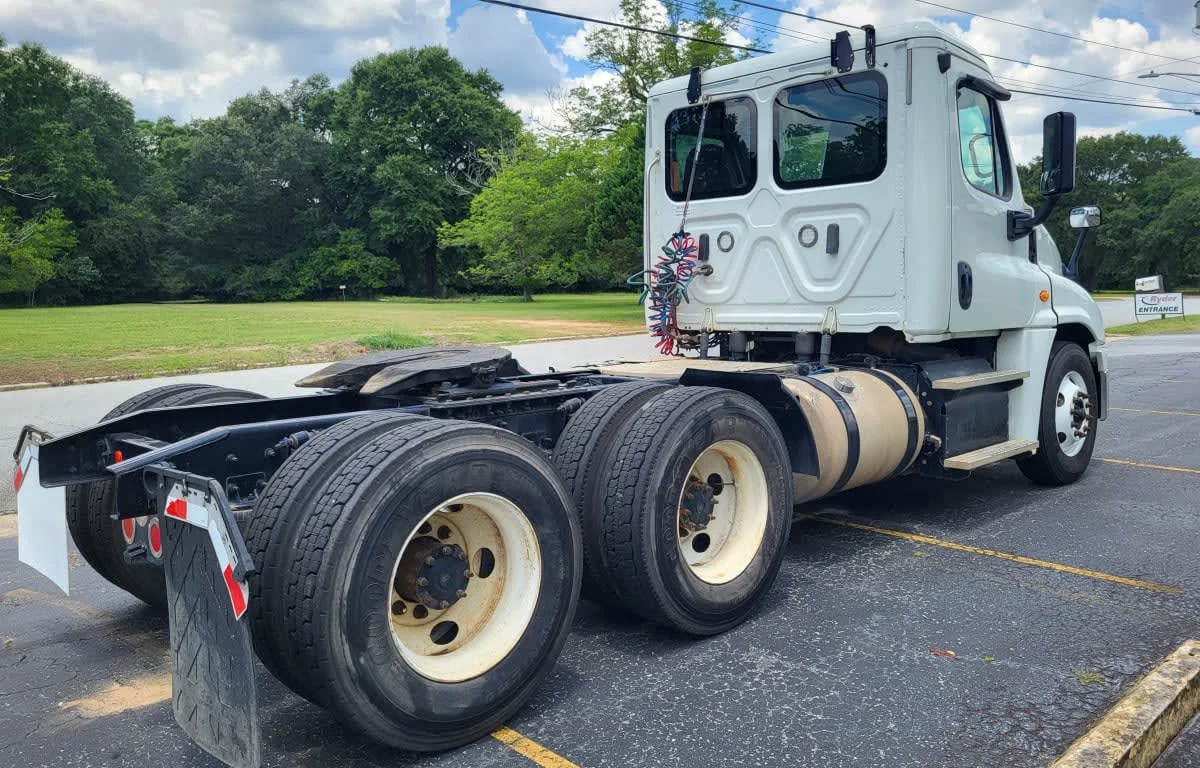 2018 Freightliner Cascadia in Jacksonville, FL — photo 6