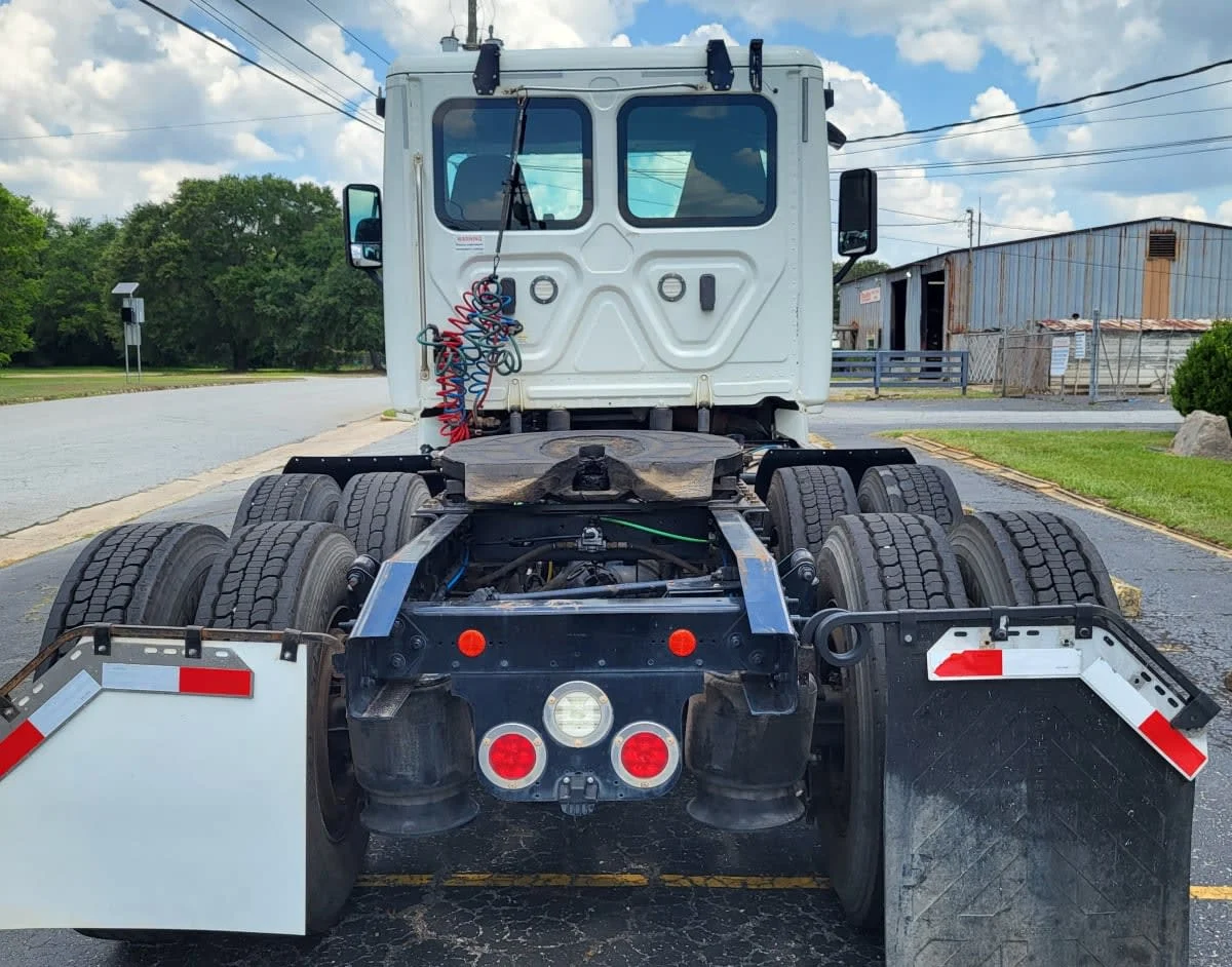 2018 Freightliner Cascadia in Jacksonville, FL — photo 4