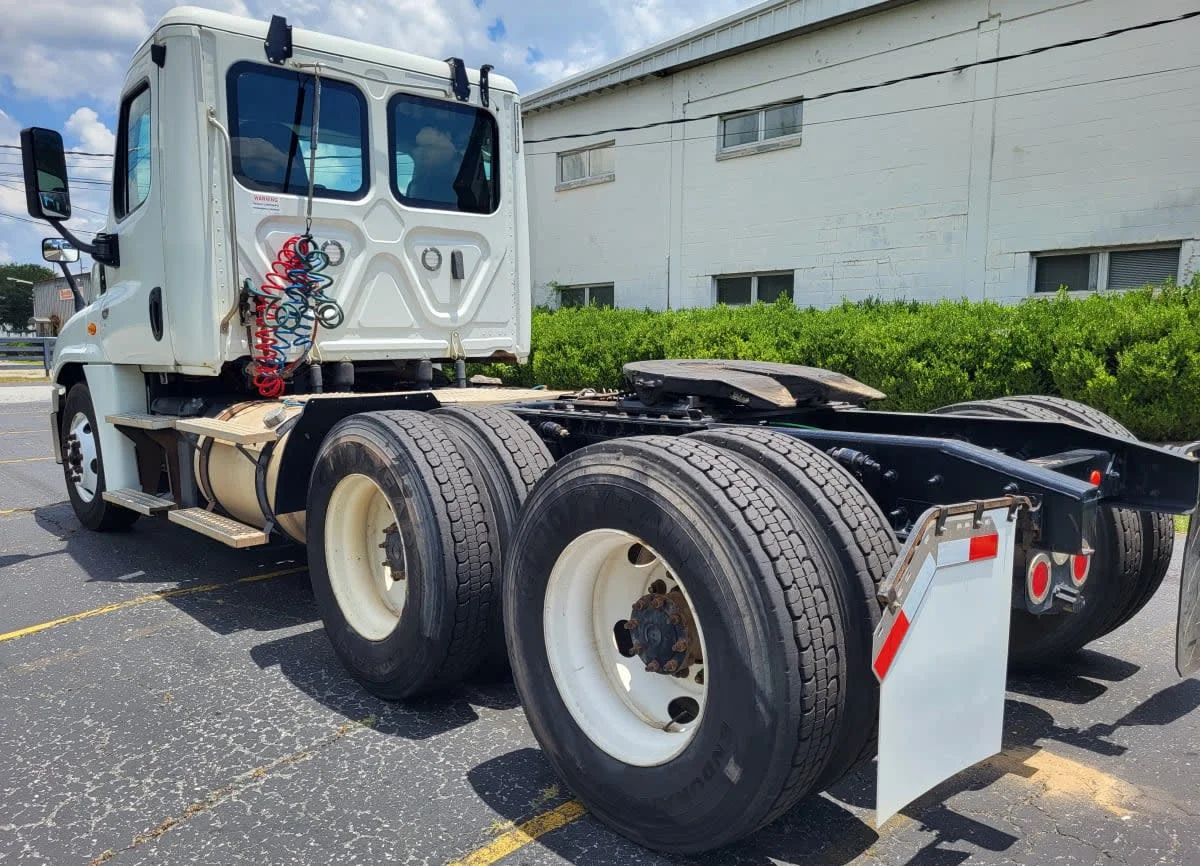 2018 Freightliner Cascadia in Jacksonville, FL — photo 3