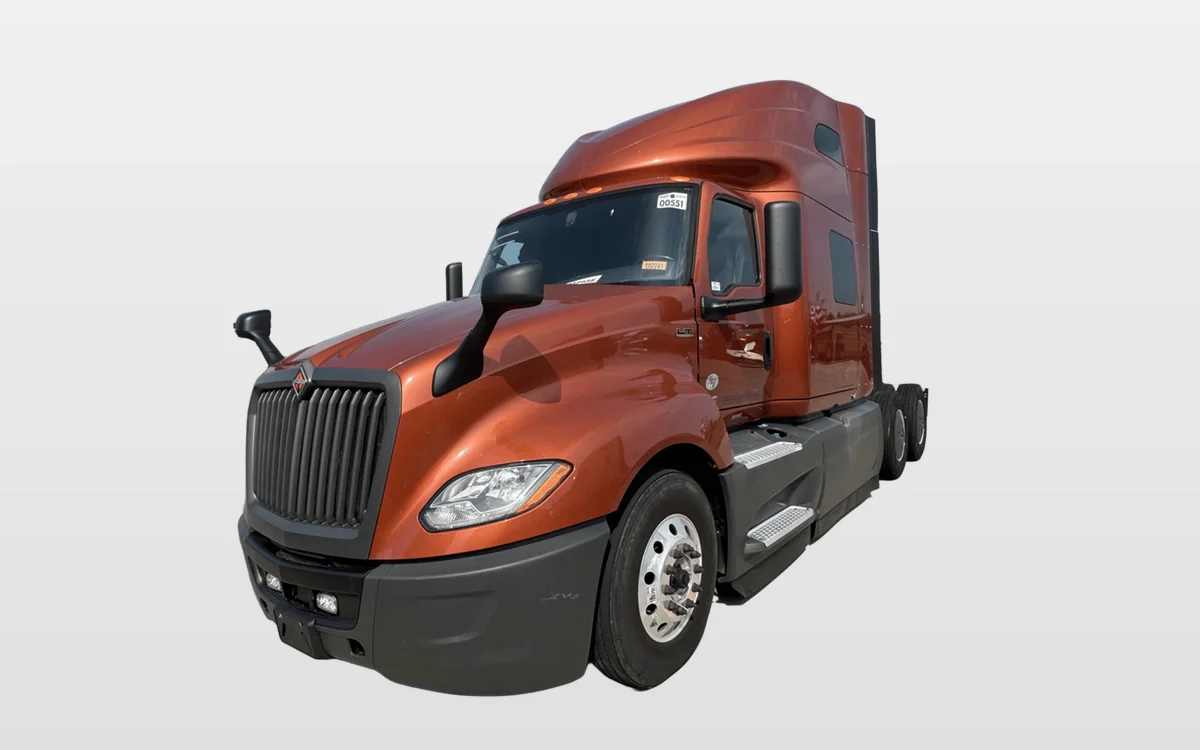 2022 International LT - image 1