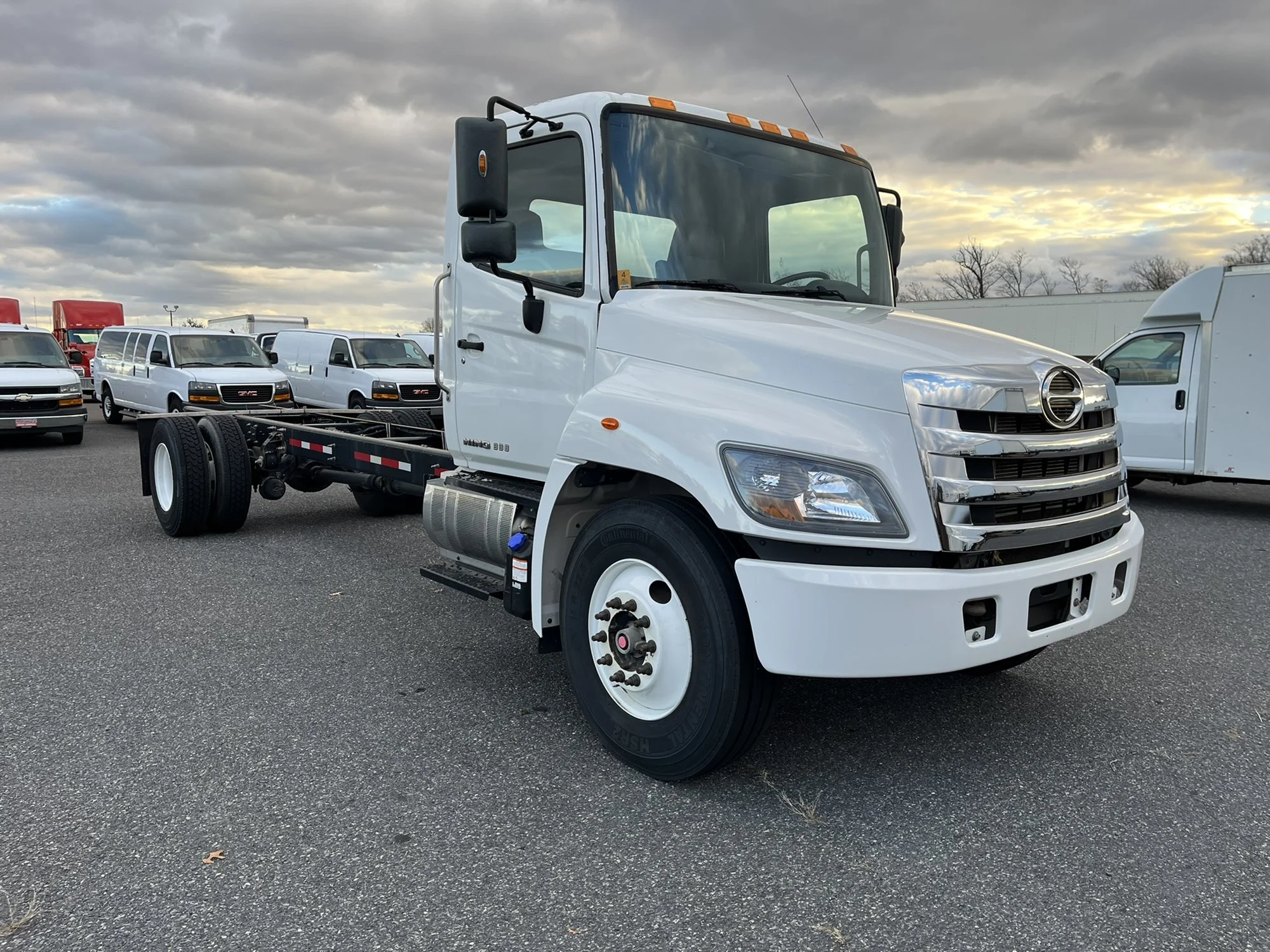 2020 Hino 338 - image 3