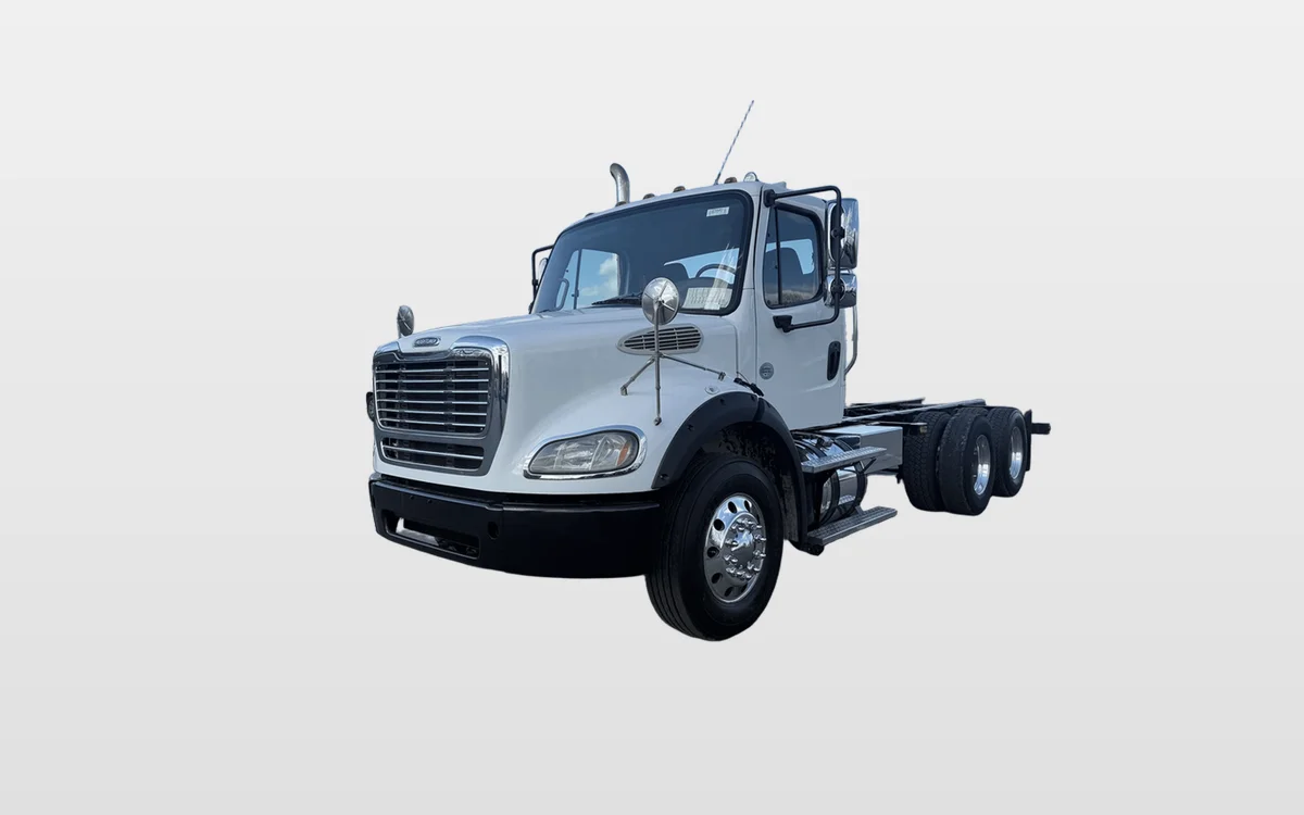 2014 Freightliner M2 106 - image 1