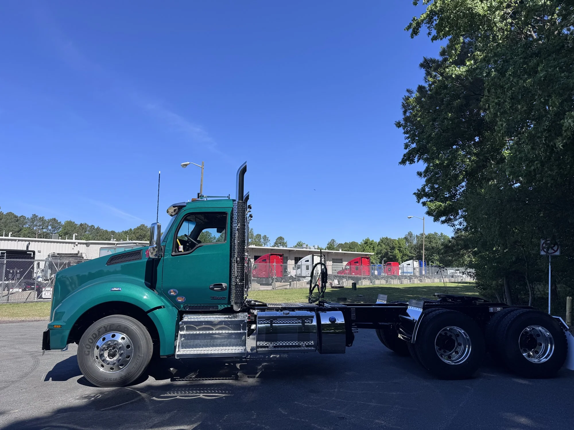 2027 Kenworth T880 in Richmond, VA — photo 2