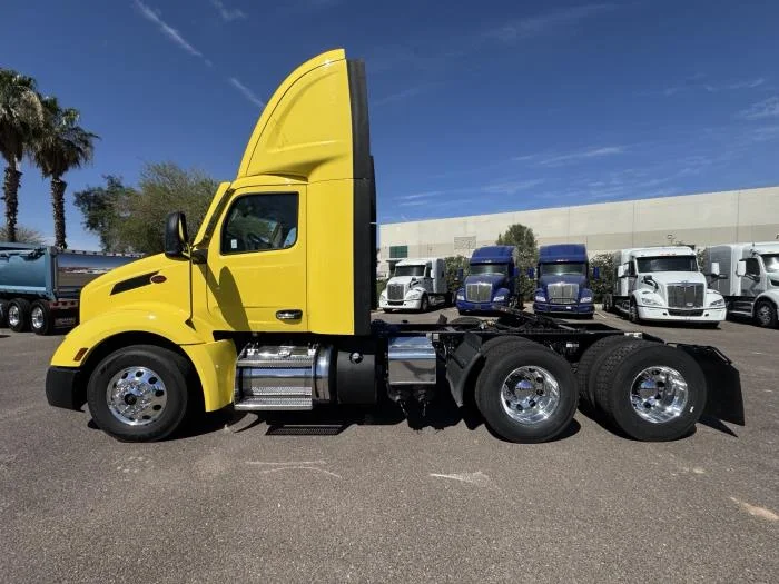 2023 Peterbilt 579 — photo 2