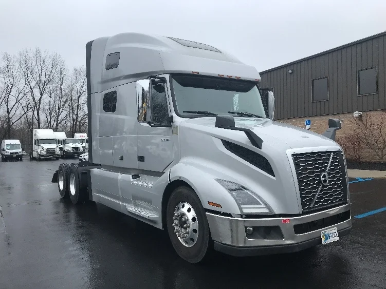 2022 Volvo VNL 760 in Bensalem, PA