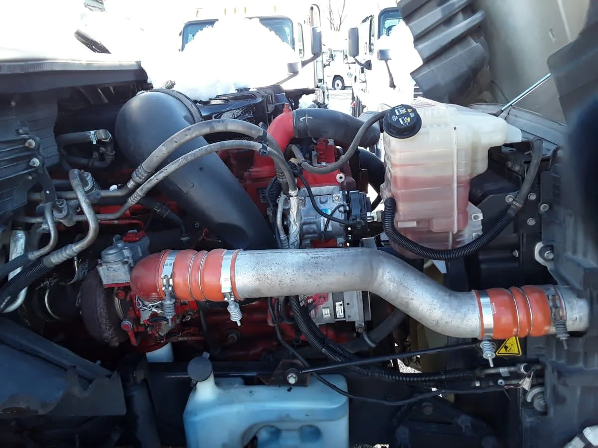 2020 International LT - image 13