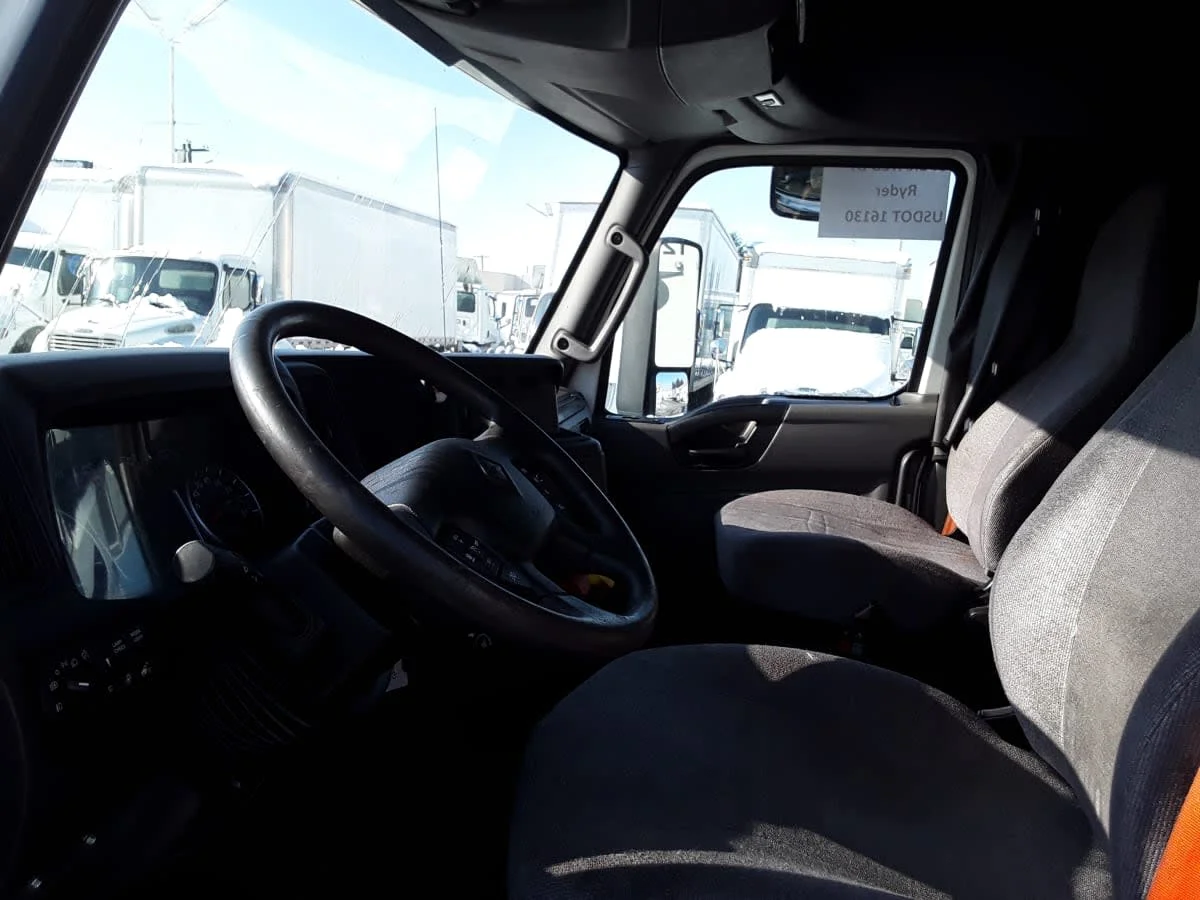 2020 International LT - image 14