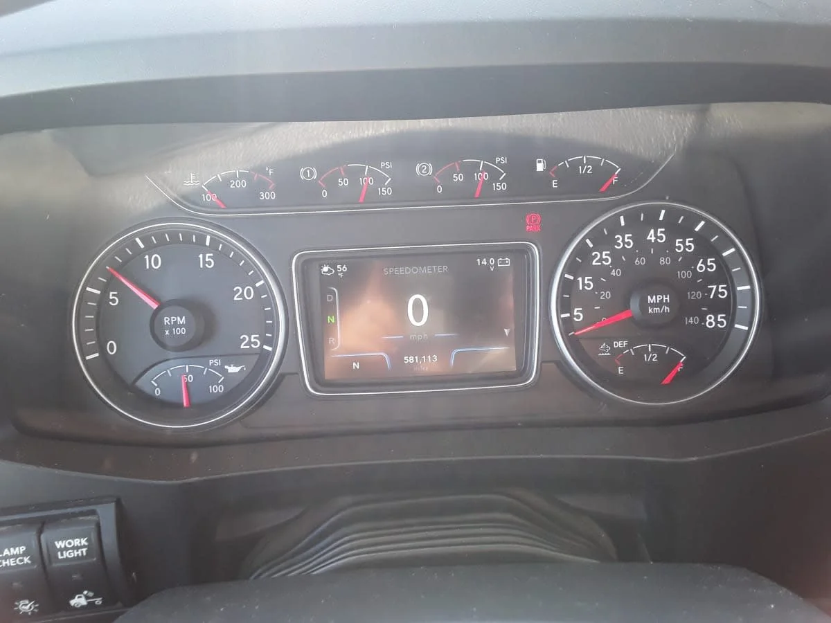 2020 International LT - image 10