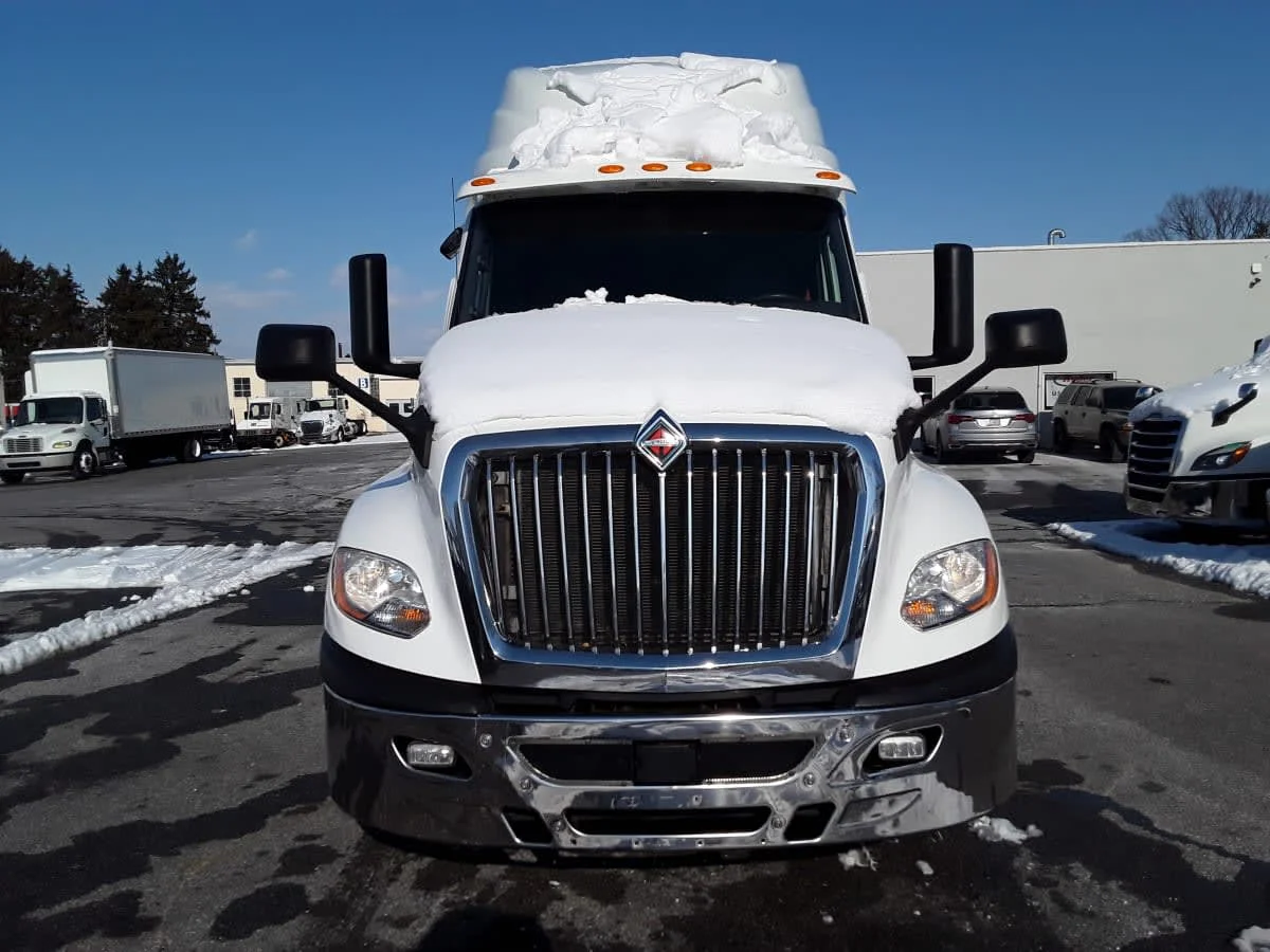 2020 International LT - image 2