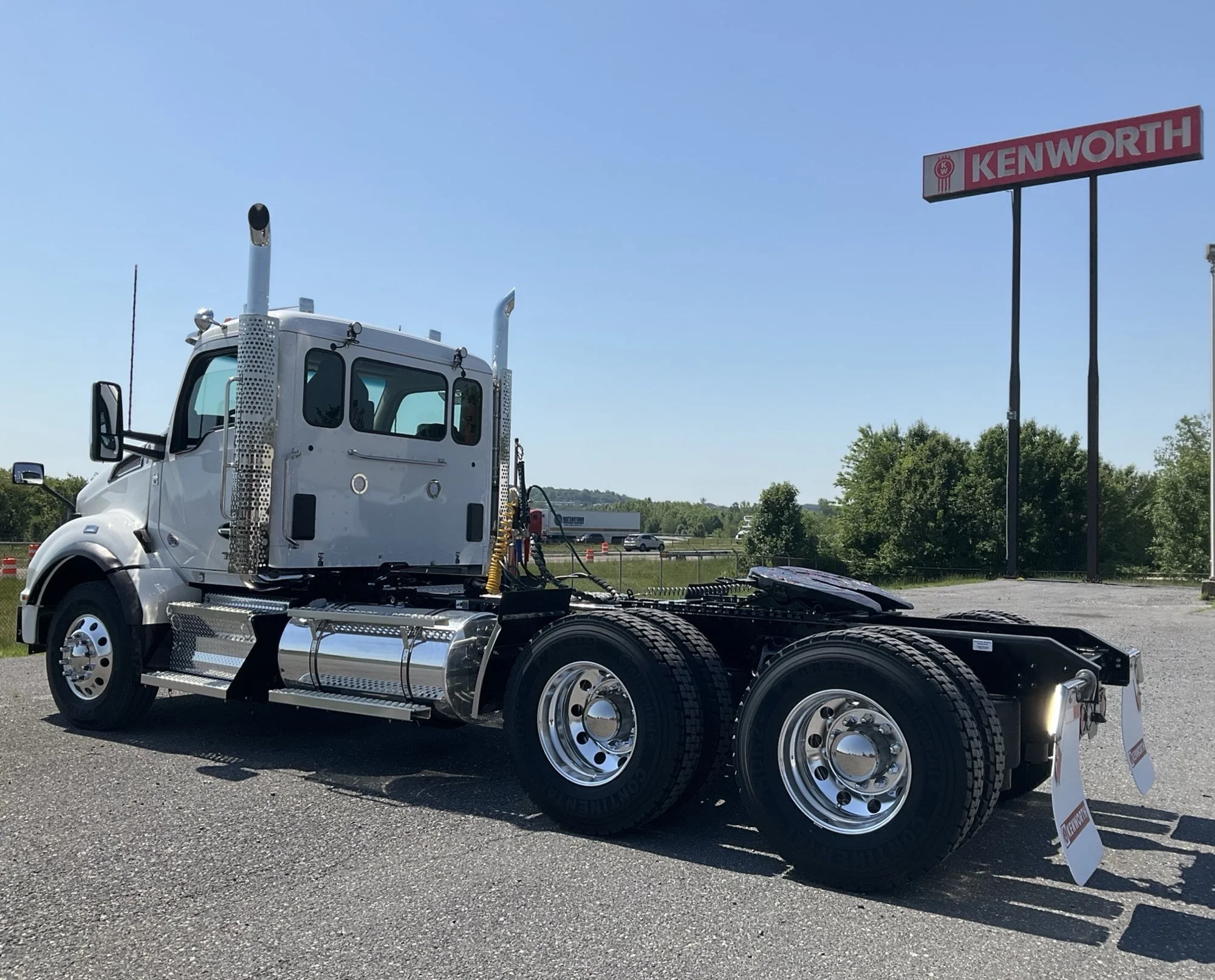 2027 Kenworth T880 in Harrisonburg, VA — photo 3