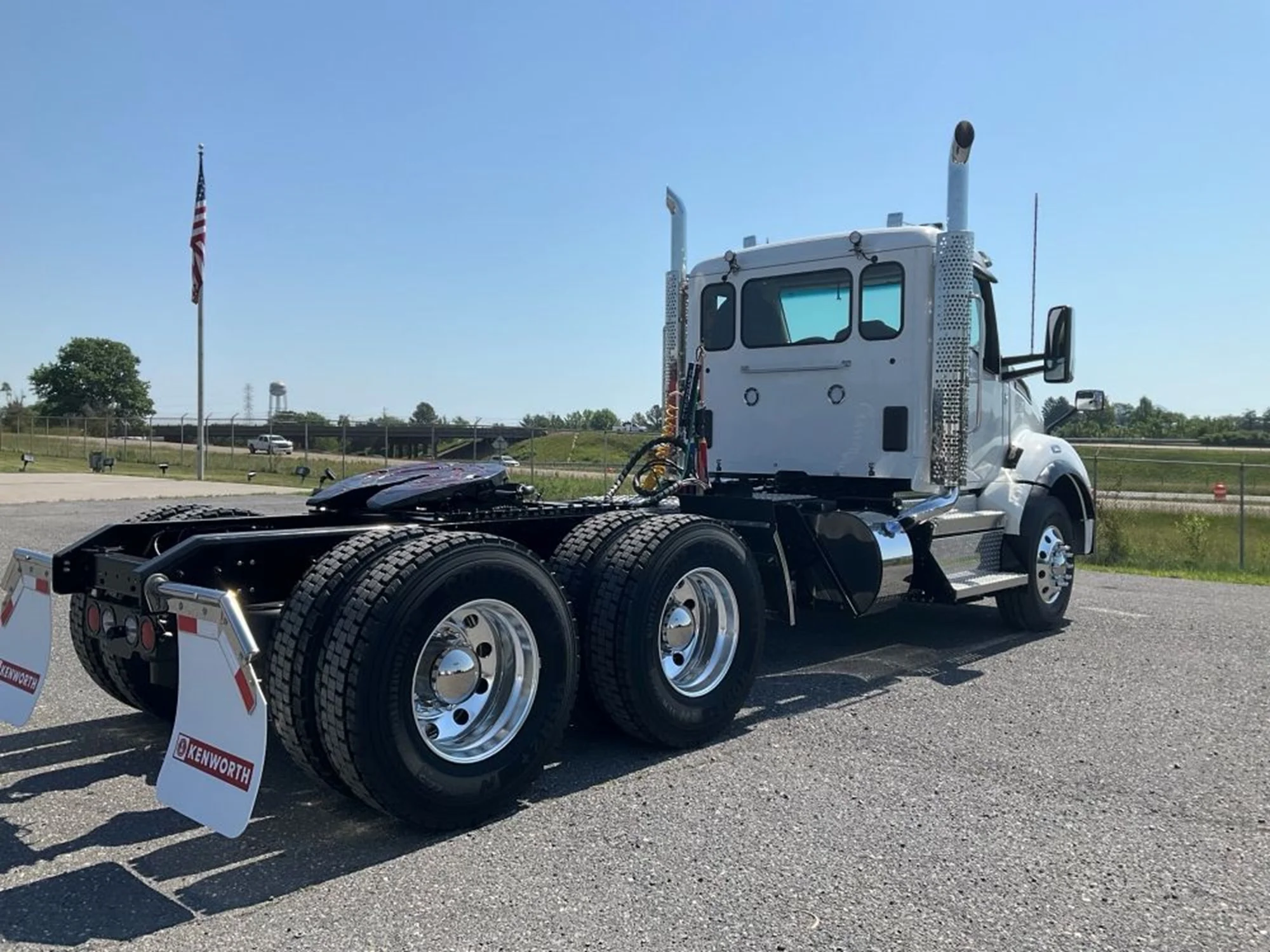 2027 Kenworth T880 in Harrisonburg, VA — photo 4