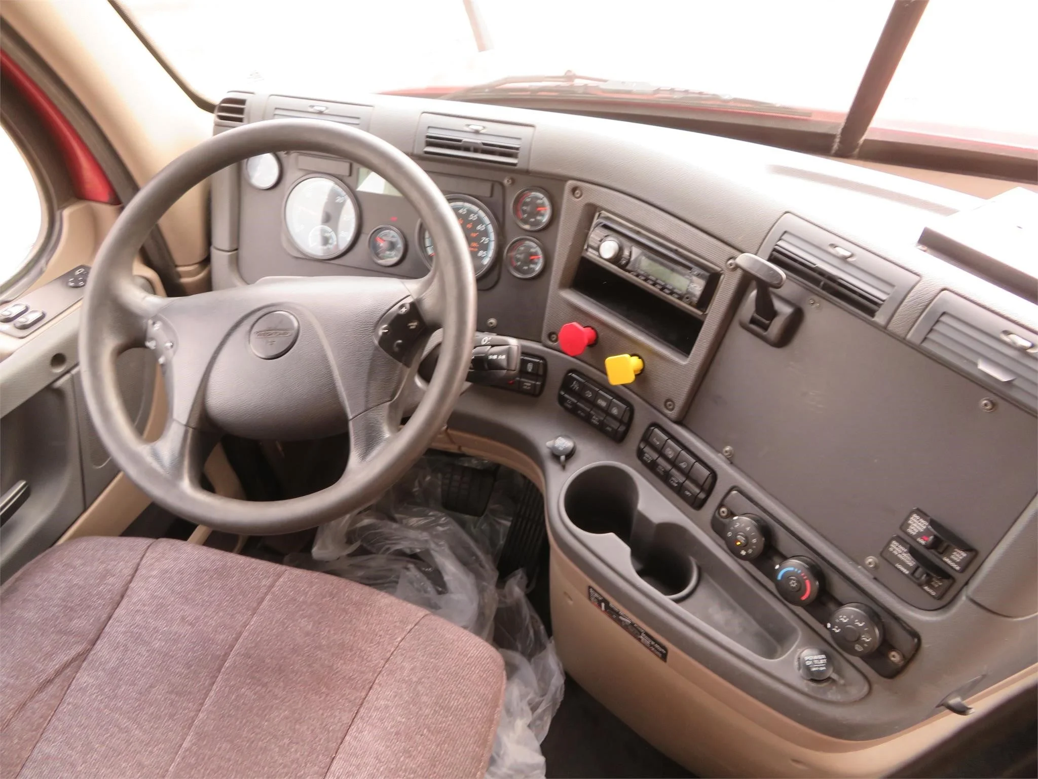 2015 Freightliner Cascadia in MI — photo 10