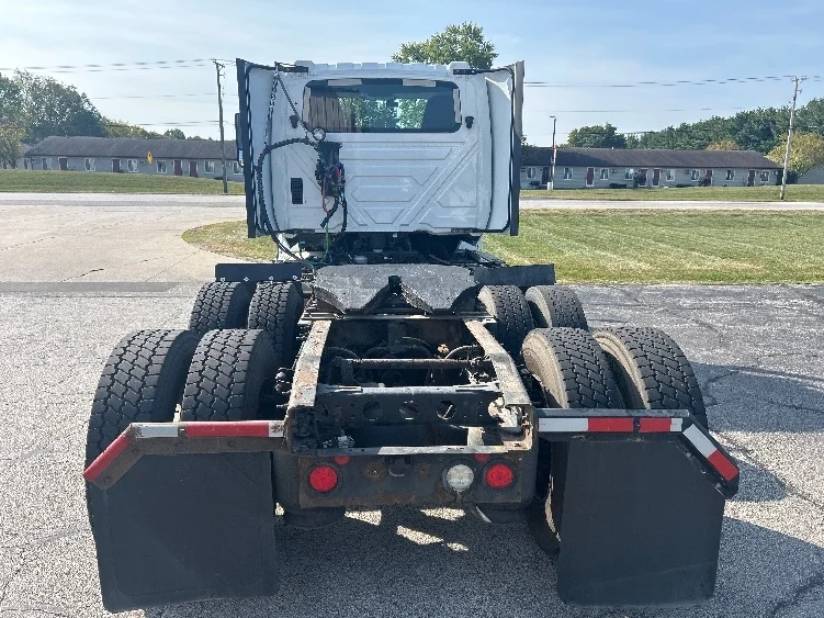 2018 International LT - image 6