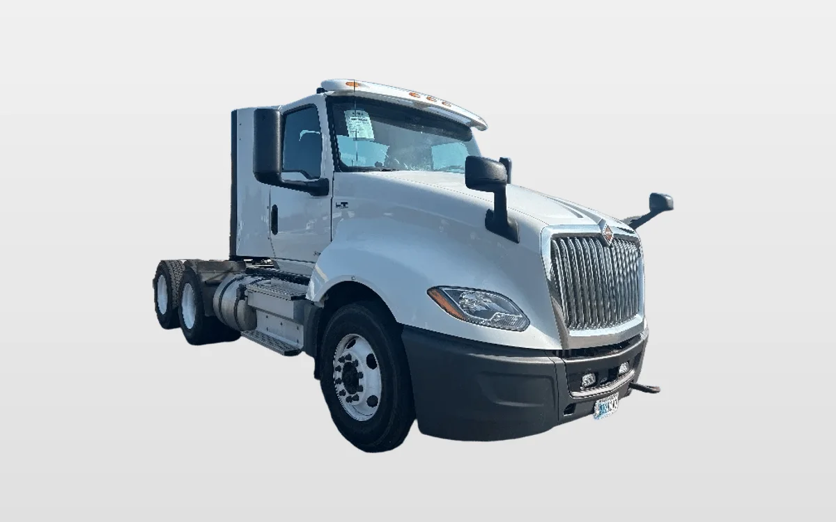 2018 International LT - image 1