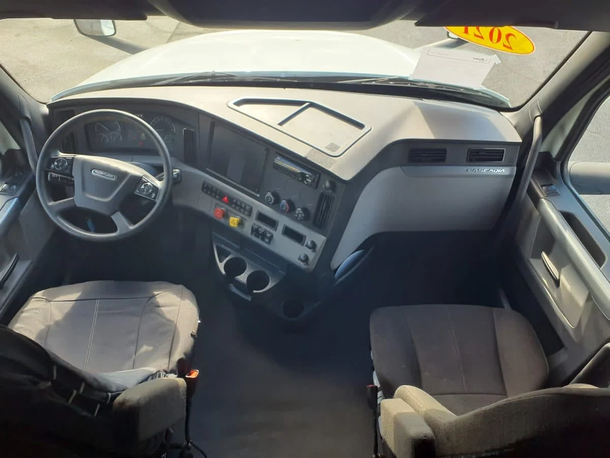 2021 Freightliner Cascadia - image 7