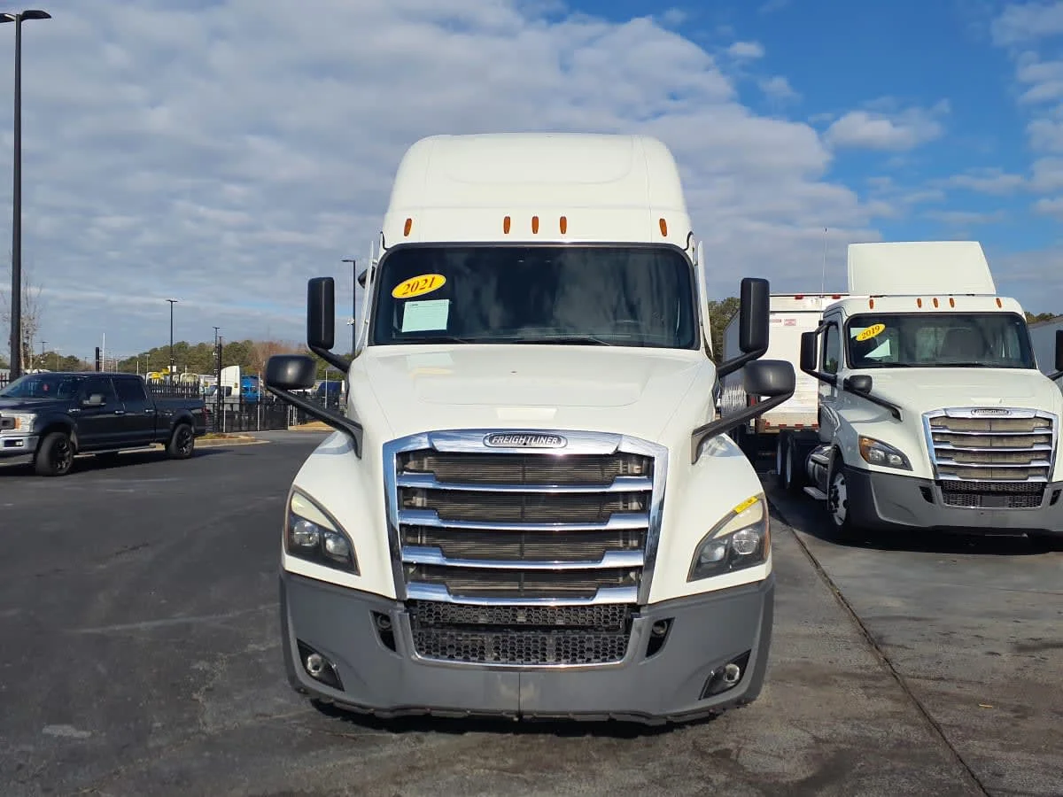 2021 Freightliner Cascadia - image 2