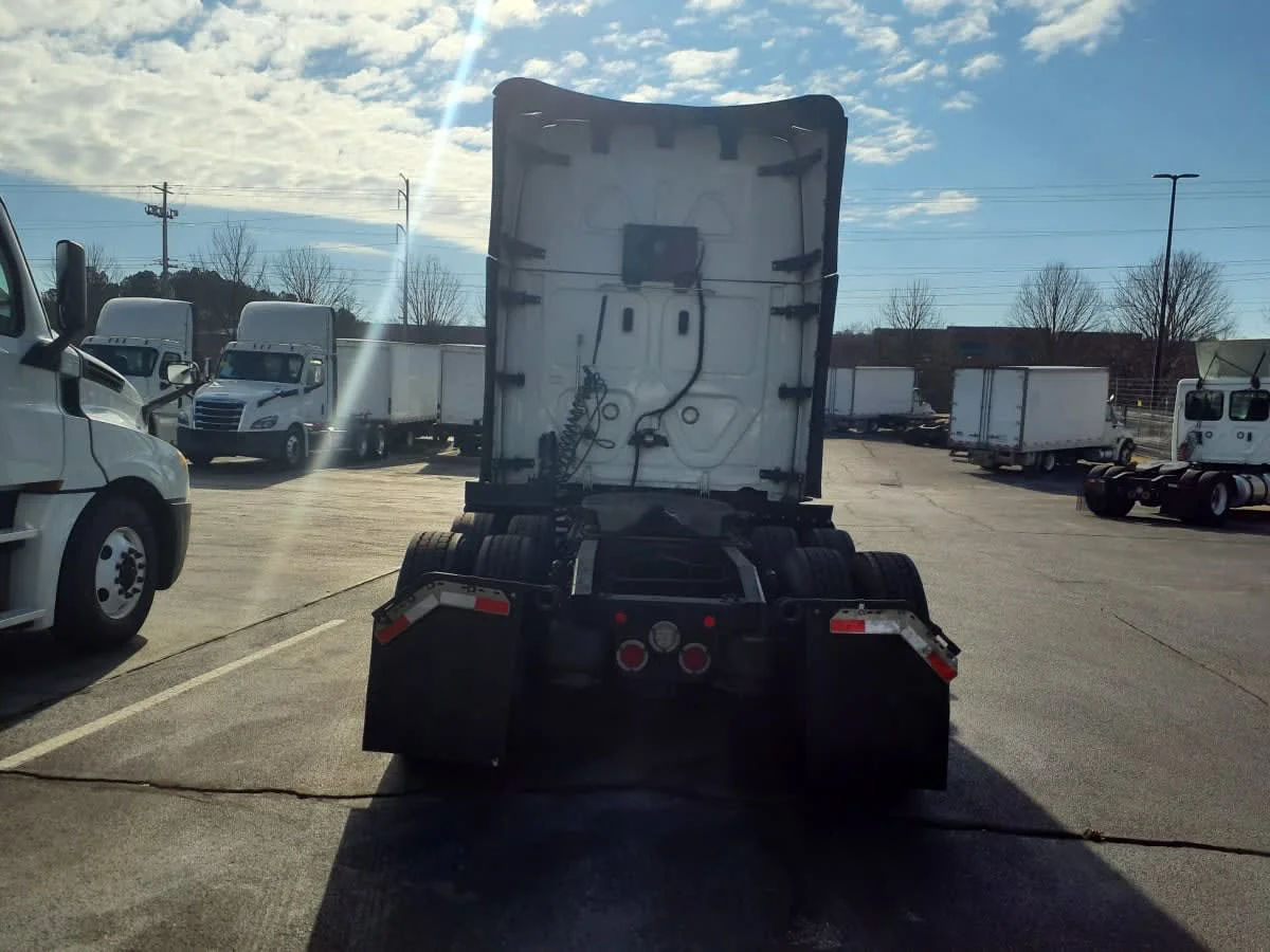 2021 Freightliner Cascadia - image 5