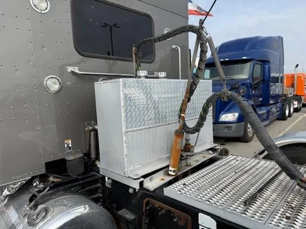 2023 Peterbilt 389 - image 8