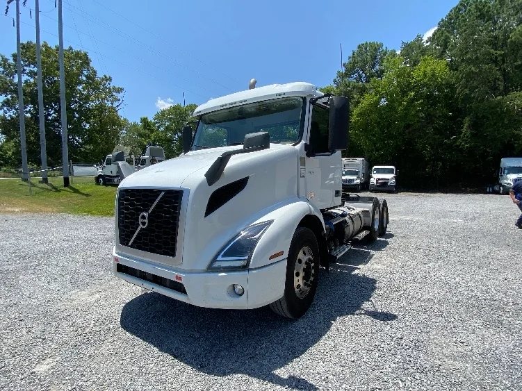 2023 Volvo in Cleveland, TN — photo 3