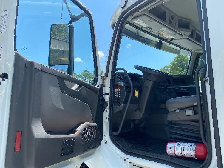 2023 Volvo in Cleveland, TN — photo 9