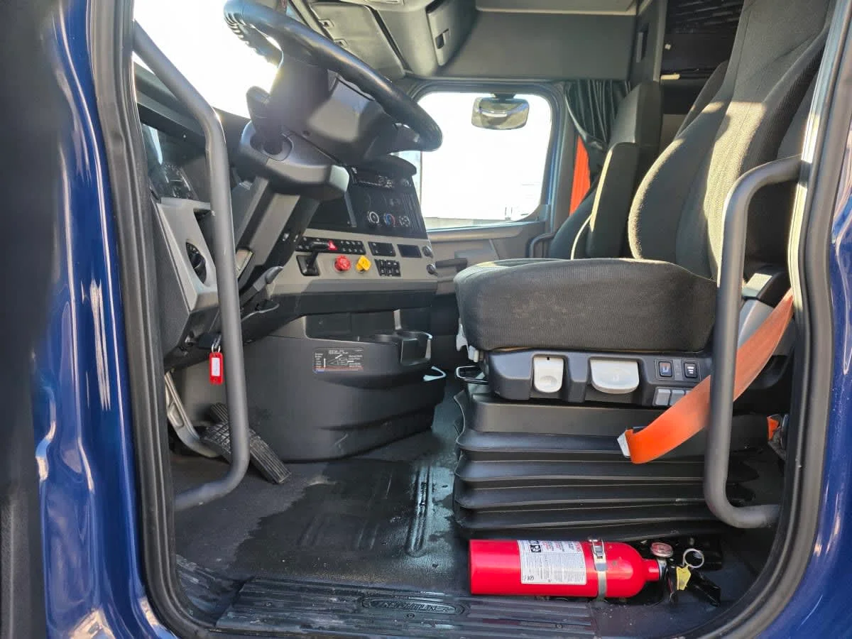 2020 Freightliner Cascadia - image 7