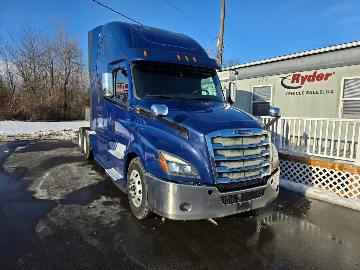 2020 Freightliner Cascadia - image 3