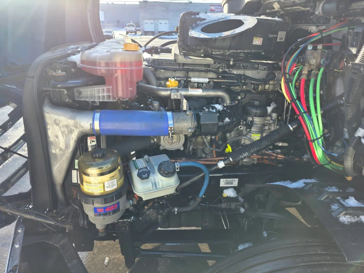 2020 Freightliner Cascadia - image 9