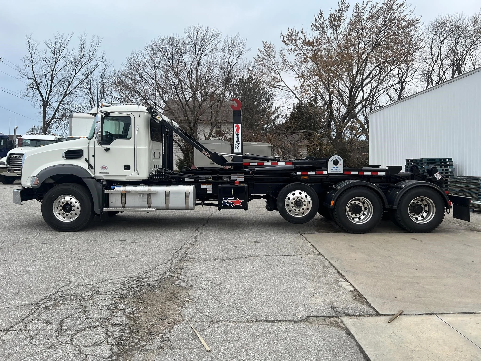 2026 Mack — photo 2