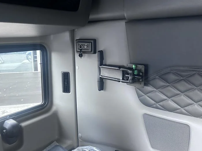 2026 International LT - image 15