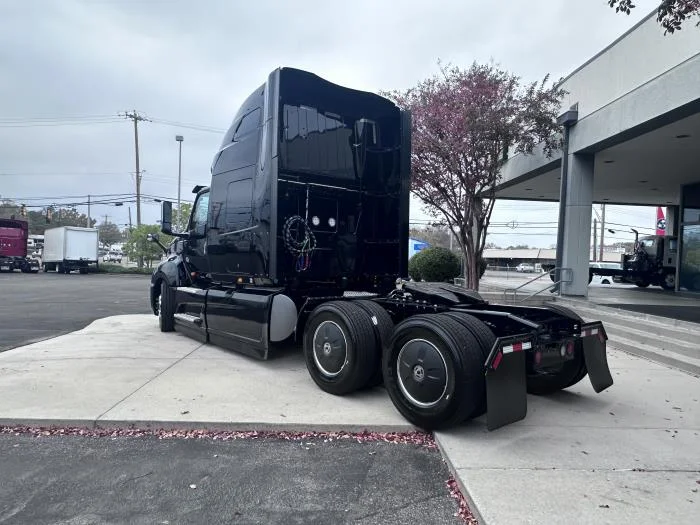 2026 International LT - image 9