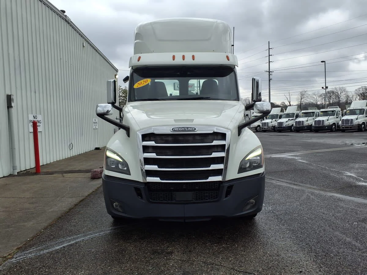 2020 Freightliner Cascadia in Knoxville, TN — photo 2