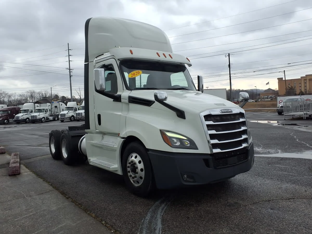 2020 Freightliner Cascadia in Knoxville, TN — photo 3