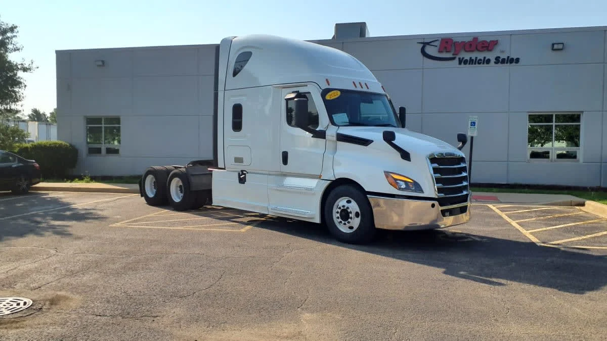 2022 Freightliner Cascadia in Bolingbrook, IL — photo 3