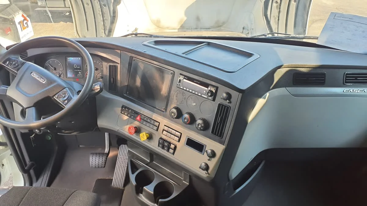 2022 Freightliner Cascadia in Bolingbrook, IL — photo 7