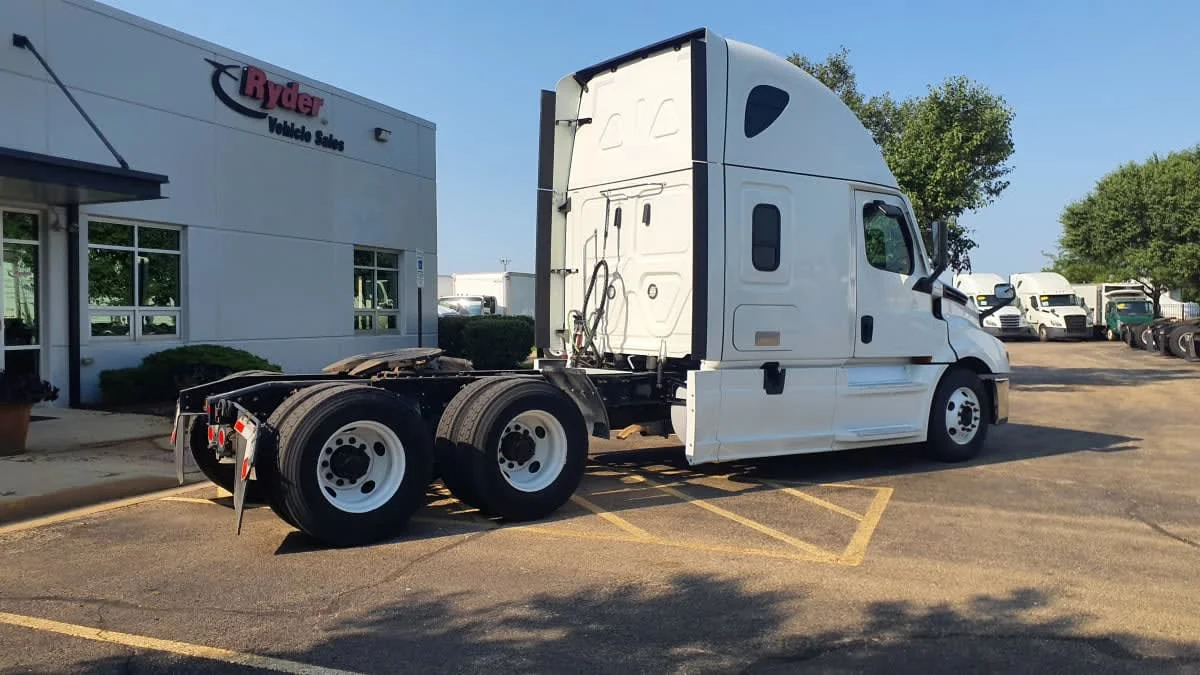 2022 Freightliner Cascadia in Bolingbrook, IL — photo 4