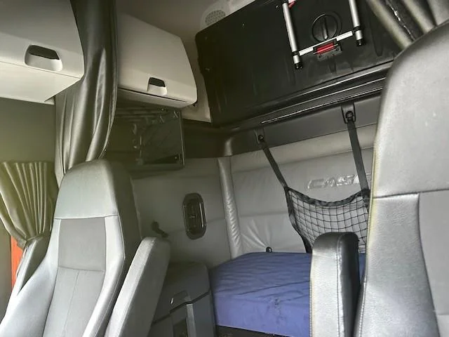 2023 Freightliner Cascadia - image 7