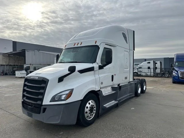 2023 Freightliner Cascadia - image 8
