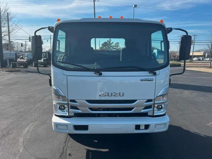 2024 Isuzu NRR in Austin, TX — photo 3