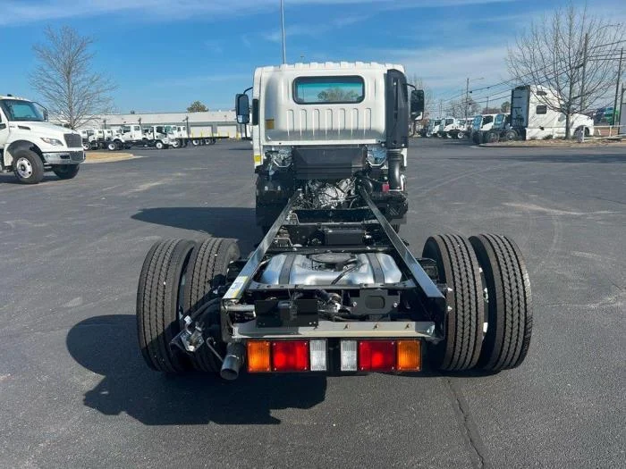 2024 Isuzu NRR in Austin, TX — photo 8