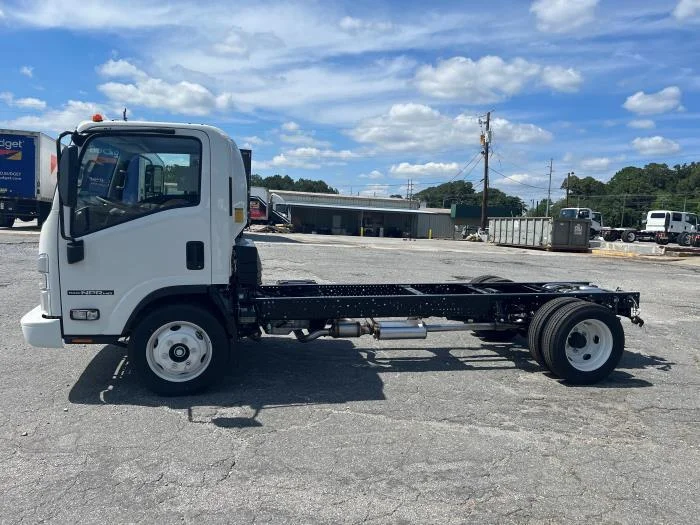 2024 Isuzu NRR in Austin, TX — photo 4