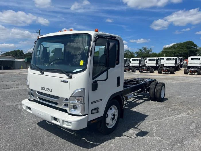 2024 Isuzu NRR in Austin, TX — photo 2