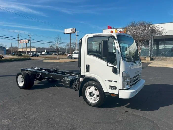 2024 Isuzu NRR in Austin, TX — photo 6