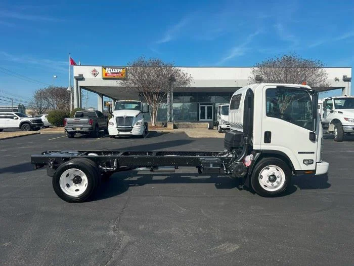 2024 Isuzu NRR in Austin, TX — photo 7