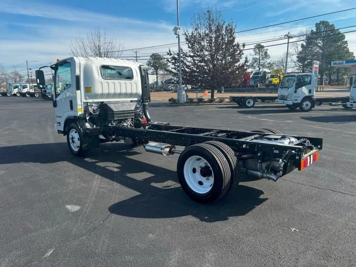 2024 Isuzu NRR in Austin, TX — photo 5
